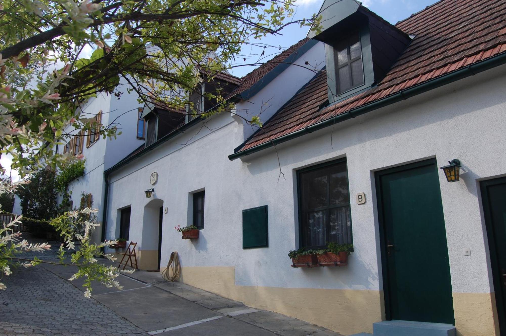 Hofgassl Zentgraf Bed and Breakfast Mörbisch am See Buitenkant foto